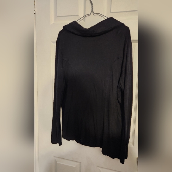 Tops - Picture 16 of 16